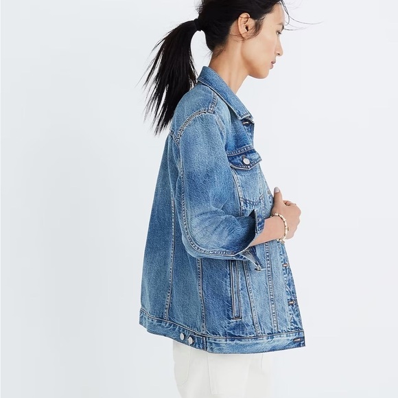 Madewell The Oversized Jean Jacket in Capstone Wash - Picture 3 of 11